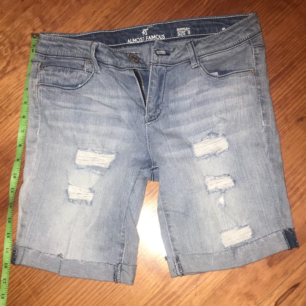 🛍Almost Famous Bermuda Distressed Shorts 💘Sz 9
